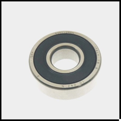 Rolamento de esferas metálico com selo preto e texto gravado