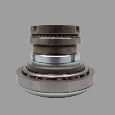 Rolamento de esferas de aço cinza prateado com esferas visíveis