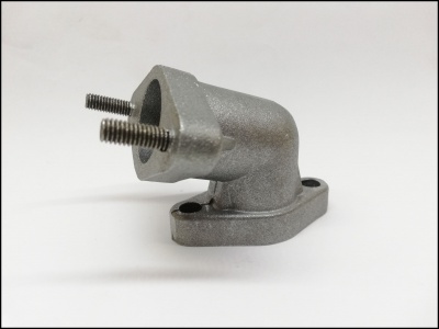 Peça metálica cinzenta em forma de ângulo com base retangular e parafusos