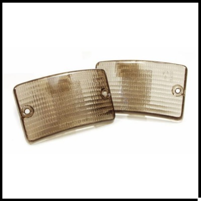 Par de lentes de farol rectangular fumadas com textura e orifícios de montagem