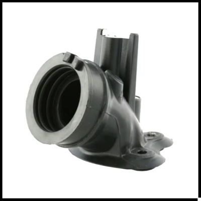 Peça automóvel plástica preta com encaixes circulares