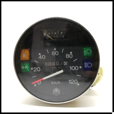 Velocímetro redondo preto com luzes indicadoras coloridas e contador de quilómetros.