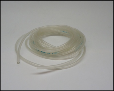 Tubo plástico transparente flexível enrolado