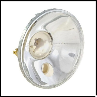 Refletor metálico cilíndrico com superfície espelhada e duas cavidades circulares