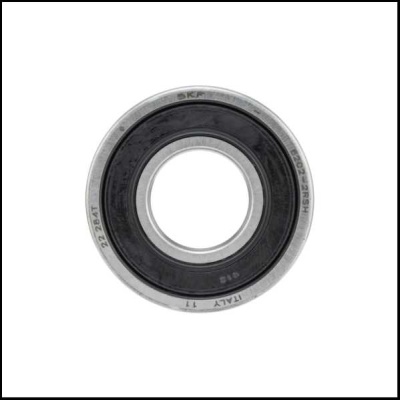 Rolamento circular com anel externo prateado e vedação preta com inscrições