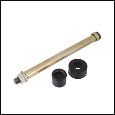 Barra metálica dourada e duas buchas pretas de borracha sobre fundo branco