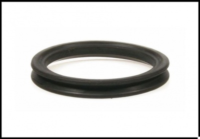 Junta circular preta de borracha sobre fundo branco