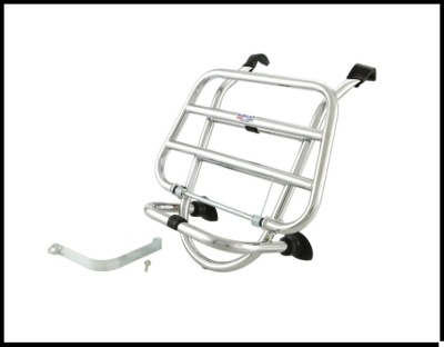 Suporte frontal para bicicleta em metal prateado com acessórios sobre fundo branco