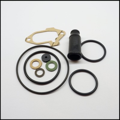 Conjunto de juntas e anéis de vedação variados sobre fundo branco