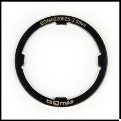 Anel de ajuste preto de metal com texto gravado