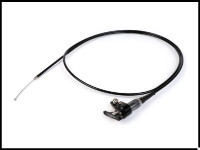 Cabo de bicicleta preto com mecanismo de fixação