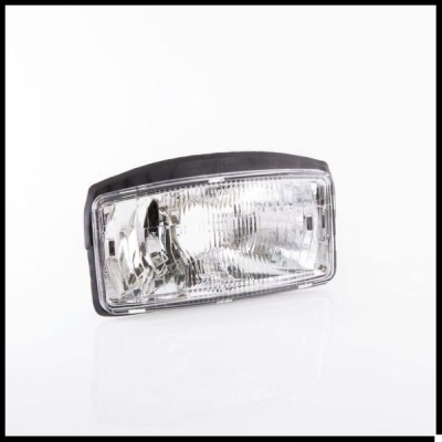 Farol retangular automóvel em plástico preto e vidro translúcido