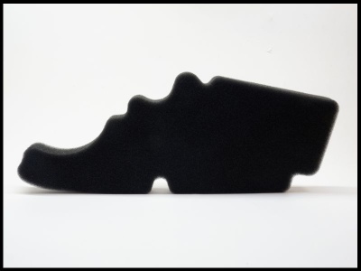 Forma preta com silhueta de sapato com plataforma sobre fundo branco