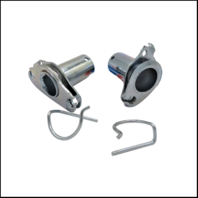 Conjunto de peças metálicas cromadas com molas em fundo branco