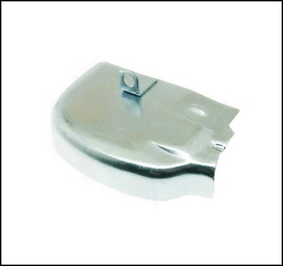 Protetor metálico prateado curvado com fixação aparente