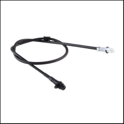 Cabo preto com extremidades metálica e preta sobre fundo branco