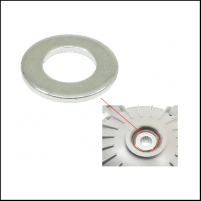 Arruela metálica prateada circular com inserção da aplicação