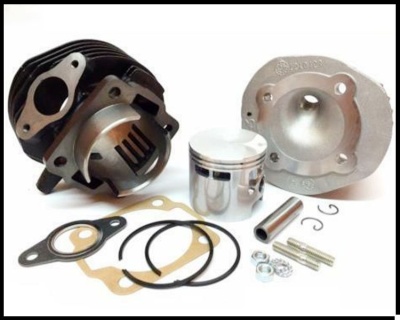 Peças de motor para motociclo, incluindo cilindro, pistão, junta e anéis.