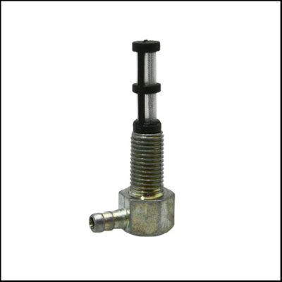 Peça metálica com rosca e tubo de malha sobre fundo branco