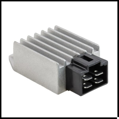 Regulador de tensão de metal com conector elétrico preto
