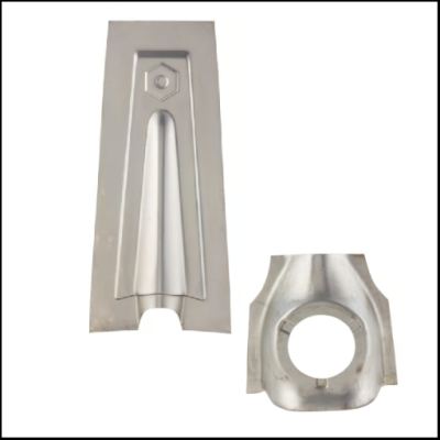 Peças metálicas em aço inoxidável polido com relevo e abertura circular