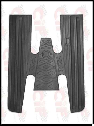 Tapete de borracha preto para automóvel com relevo e inscrições PX e XA.