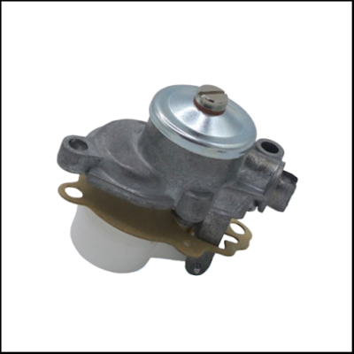 Peça automóvel metálica e plástica cinza e branca com tampa prateada