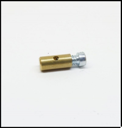 Peça metálica dourada e cinza sobre fundo branco