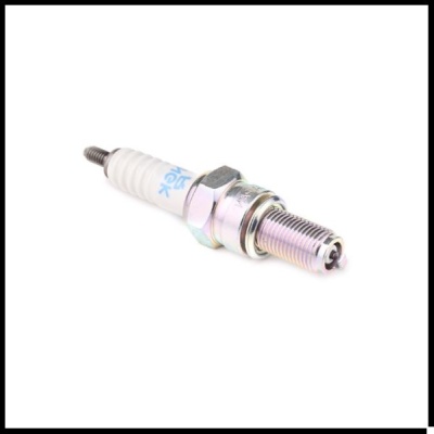 Vela de ignição metálica e cerâmica branca