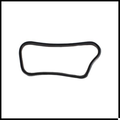 Vedante preto de borracha com formato irregular sobre fundo branco