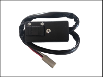 Interruptor deslizante preto com setas e cabos