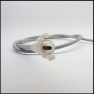 Cabo elétrico cinzento com ficha branca com pino metálico