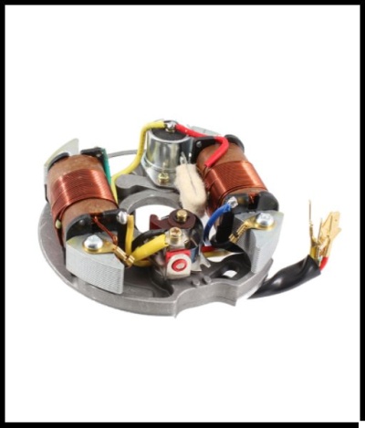 Estator para motor elétrico com bobinas de cobre e fios coloridos