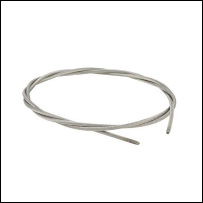 Cabo de aço prateado torcido enrolado