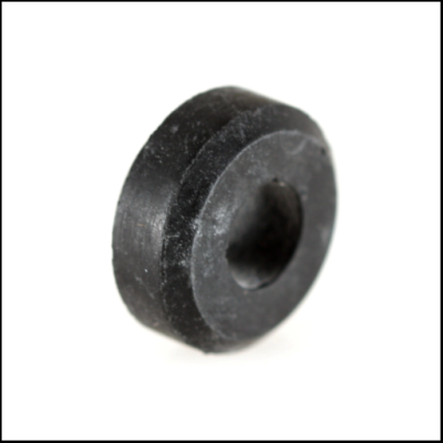 Peça redonda preta com furo no centro, sobre fundo branco.