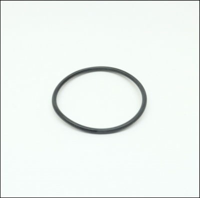 Argola preta em fundo branco