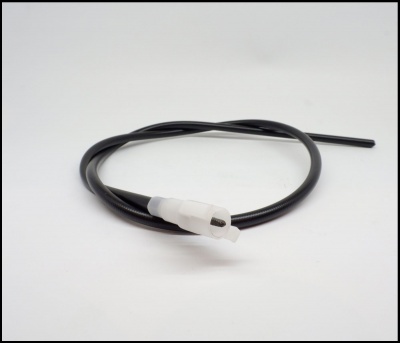 Cabo flexível preto com conector branco