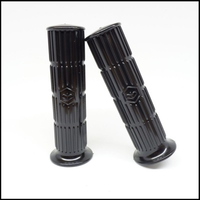 Par de punhos para guidão pretos com textura canelada e logotipo em relevo