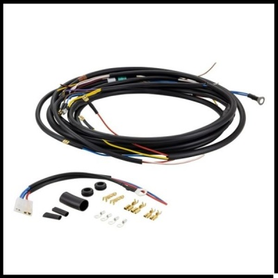 Conjunto de cabos elétricos com conectores e acessórios