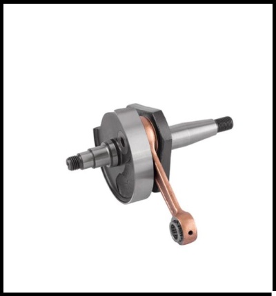 Virabrequim metálico com biela cobre em fundo branco