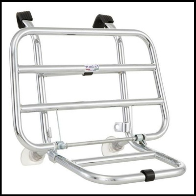 Estrutura metálica prateada para transporte com presilhas pretas