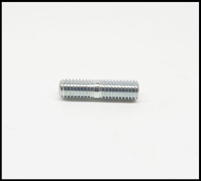 Espigão roscado metálico prateado com roscas dos dois lados