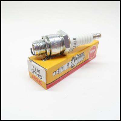 Vela de ignição NGK B7HS com embalagem amarela