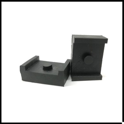 Dois suportes pretos de plástico com relevo redondo e botão circular