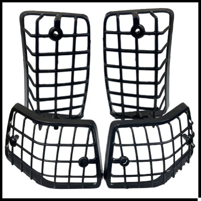 Quatro proteções de grelha de plástico preto em padrão de grelha quadrada