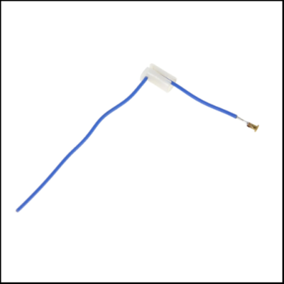 Cabo elétrico azul com conector branco e ponta metálica