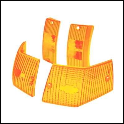 Peças de plástico amarelas translúcidas com textura e orifícios para parafusos