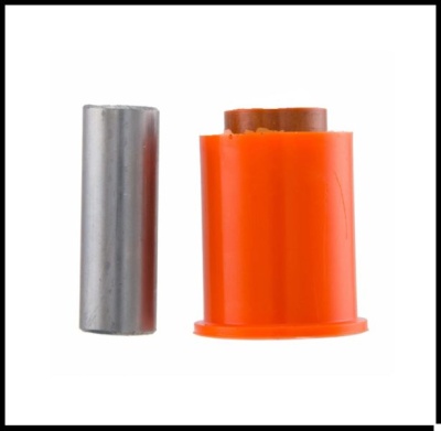 Peças cilíndricas metálica cinzenta e plástico laranja com parte superior castanha