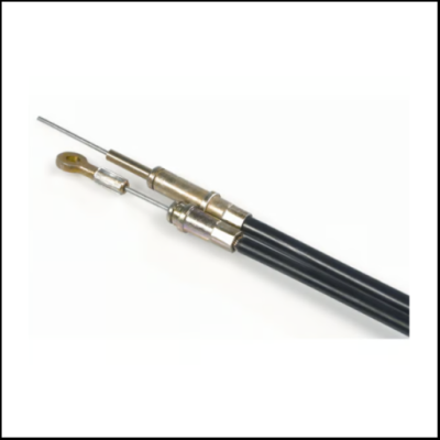 Dois cabos metálicos com revestimento preto e elementos metálicos nas extremidades