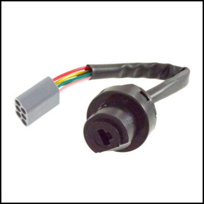 Conector elétrico com cabo preto e ficha cinzenta